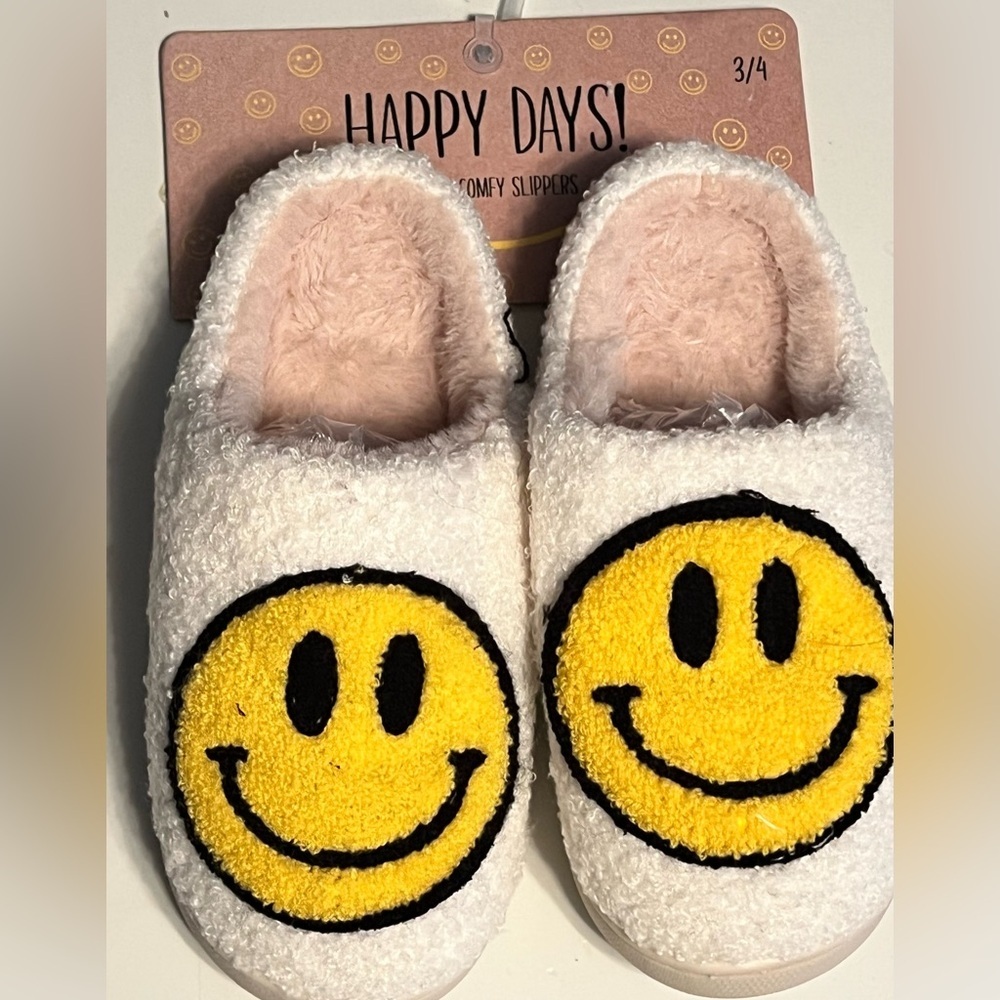 Smiley Face Slippers Unisex Happy Days size 3/4 white with Yellow Face